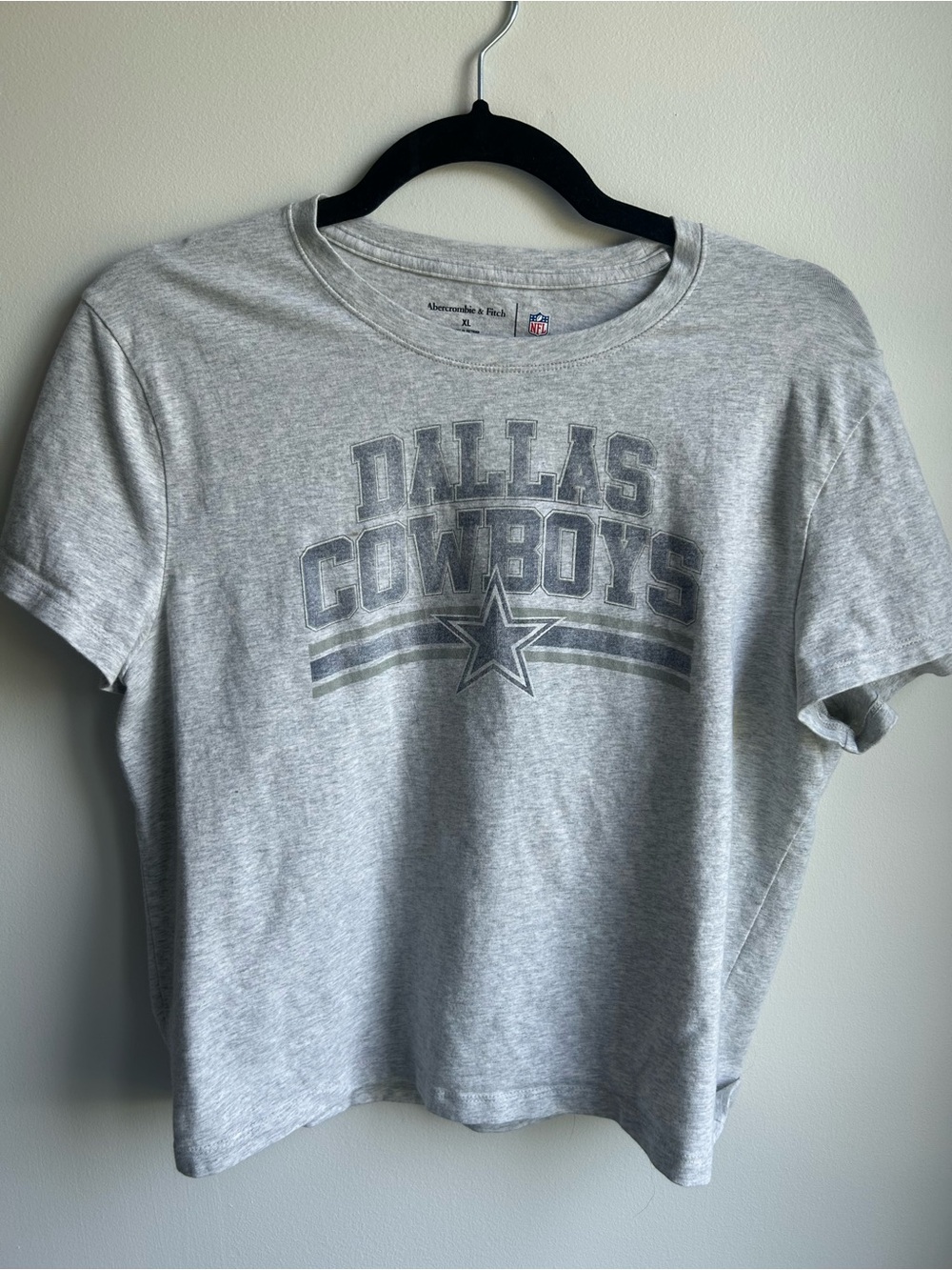 Abercrombie & Fitch Light Gray NFL Dallas Cowboys Graphic Baby Tee
